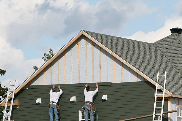 Professional Siding technician working in Park Ridge, NJ